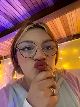 Snapshot of SophiaWeestt99 chatting on 09-10-25, 02:22 SophiaWeestt99 online show from 09-10-25, 02:22