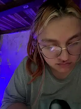 Snapshot of SophiaWeestt99 chatting on 09-12-25, 02:33 SophiaWeestt99 online show from 09-12-25, 02:33