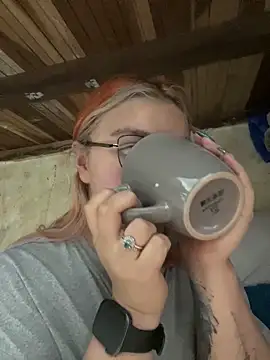 Snapshot of SophiaWeestt99 chatting on 09-29-25, 01:44 SophiaWeestt99 online show from 09-29-25, 01:44