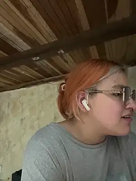 Snapshot of SophiaWeestt99 chatting on 10-06-25, 02:53 SophiaWeestt99 online show from 10-06-25, 02:53