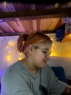 Snapshot of SophiaWeestt99 chatting on 10-08-25, 03:59 SophiaWeestt99 online show from 10-08-25, 03:59