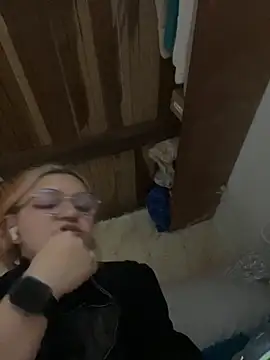 Snapshot of SophiaWeestt99 chatting on 10-13-25, 03:50 SophiaWeestt99 online show from 10-13-25, 03:50