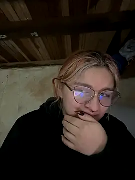 Snapshot of SophiaWeestt99 chatting on 10-20-25, 04:46 SophiaWeestt99 online show from 10-20-25, 04:46