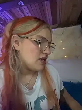 Snapshot of SophiaWeestt99 chatting on 10-23-25, 03:39 SophiaWeestt99 online show from 10-23-25, 03:39