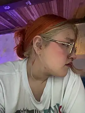 Snapshot of SophiaWeestt99 chatting on 10-24-25, 02:41 SophiaWeestt99 online show from 10-24-25, 02:41