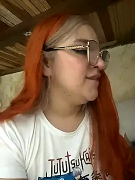 Snapshot of SophiaWeestt99 chatting on 10-29-25, 03:42 SophiaWeestt99 online show from 10-29-25, 03:42