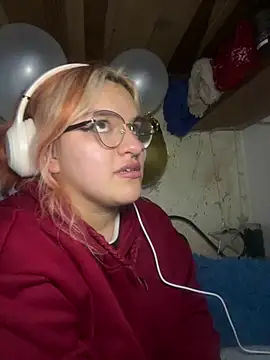 Snapshot of SophiaWeestt99 chatting on 03-30-26, 06:03 SophiaWeestt99 online show from 03-30-26, 06:03