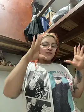 Snapshot of SophiaWeestt99 chatting on 04-06-26, 04:57 SophiaWeestt99 online show from 04-06-26, 04:57
