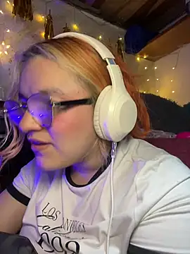 Snapshot of SophiaWeestt99 chatting on 04-11-26, 07:45 SophiaWeestt99 online show from 04-11-26, 07:45