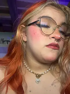 Snapshot of SophiaWeestt99 chatting on 04-19-26, 04:45 SophiaWeestt99 online show from 04-19-26, 04:45