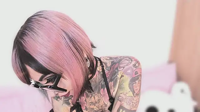 NikkiRamone online show from 10-01-25, 11:11