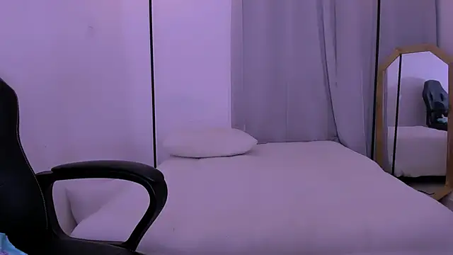 Miiafoxxx online show from 12-18-24, 04:20