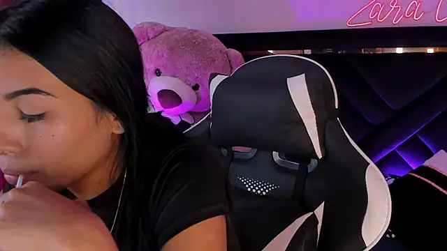 ZaraLim online show from 09-28-25, 06:02