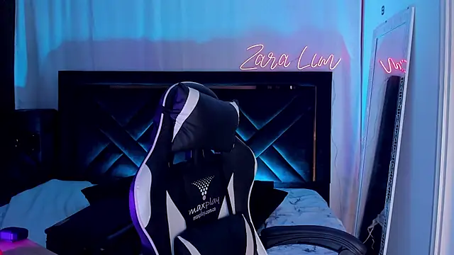 Snapshot of ZaraLim chatting on 11-14-25, 02:27 ZaraLim online show from 11-14-25, 02:27