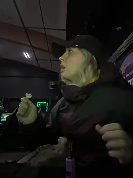 Snapshot of M1ssyk1ssy chatting on 01-04-25, 12:05 M1ssyk1ssy online show from 01-04-25, 12:05