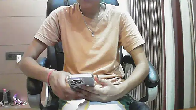 collage hoty online show from 10-31-25, 04:08