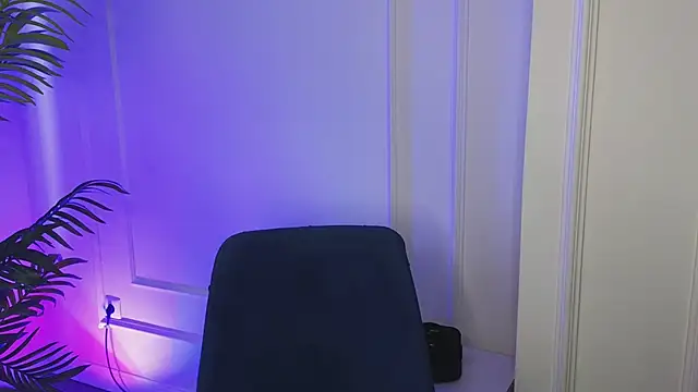 Deiri Delightful online show from 12-17-24, 06:35