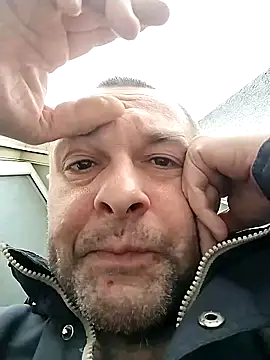 Snapshot of Andrzej-M chatting on 11-12-25, 11:54 Andrzej-M online show from 11-12-25, 11:54