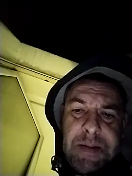 Snapshot of Andrzej-M chatting on 11-12-25, 11:58 Andrzej-M online show from 11-12-25, 11:58