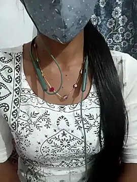 Snapshot of Miakhalifatamil chatting on 02-05-25, 04:25 Miakhalifatamil online show from 02-05-25, 04:25