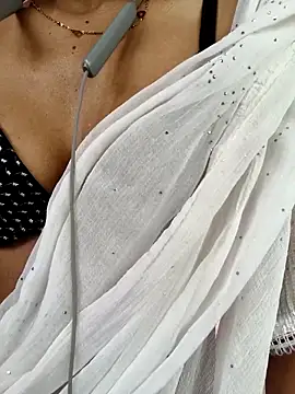 Snapshot of Miakhalifatamil chatting on 02-11-26, 03:44 Miakhalifatamil online show from 02-11-26, 03:44