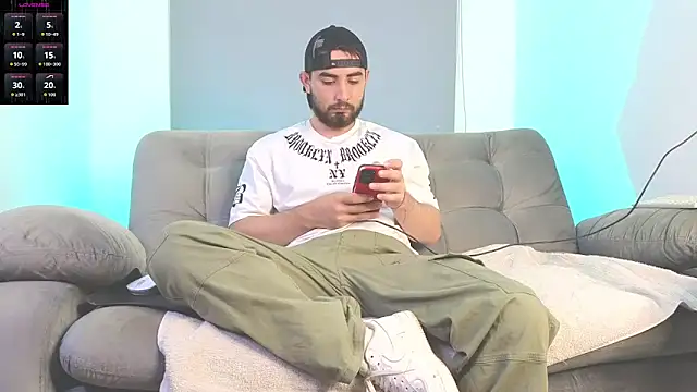 Snapshot of ander_xoxo chatting on 10-21-25, 12:00 ander xoxo online show from 10-21-25, 12:00