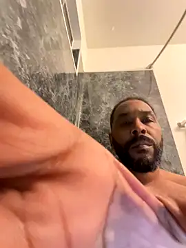 Snapshot of bigdinca chatting on 09-19-25, 02:07 bigdinca online show from 09-19-25, 02:07