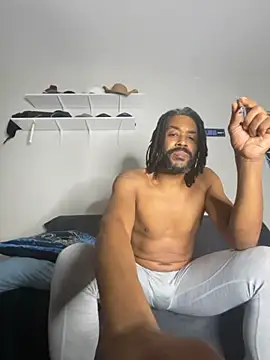 Snapshot of bigdinca chatting on 10-13-25, 11:43 bigdinca online show from 10-13-25, 11:43