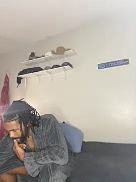 Snapshot of bigdinca chatting on 10-18-25, 01:56 bigdinca online show from 10-18-25, 01:56