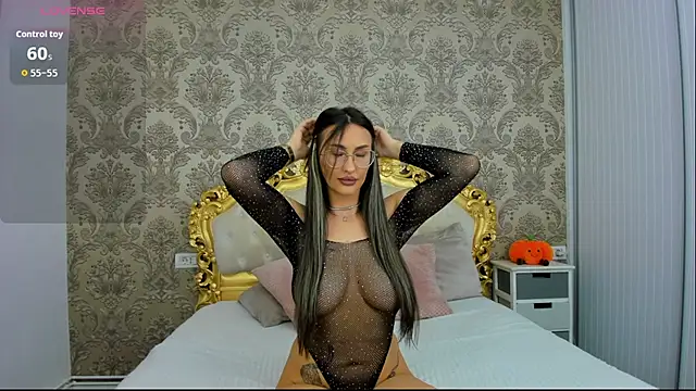 Snapshot of JulieBigAssx chatting on 11-12-25, 04:29 JulieBigAssx online show from 11-12-25, 04:29