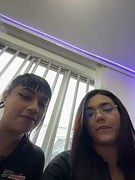 Snapshot of camianddanna chatting on 11-28-25, 07:27 camianddanna online show from 11-28-25, 07:27