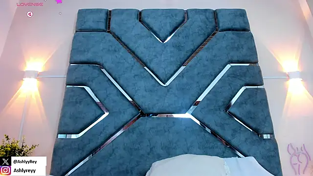 ashlyrey-1 online show from 02-10-25, 10:51