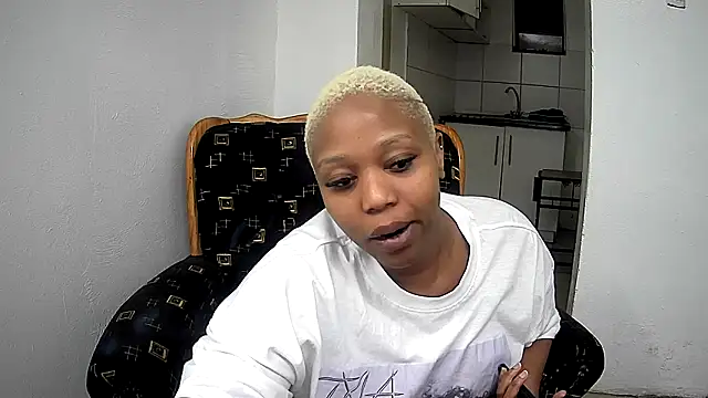 GoldenPussyXOXO online show from 02-17-26, 07:09