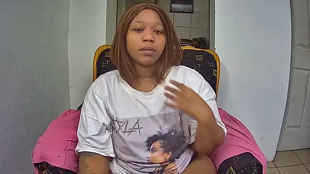 GoldenPussyXOXO online show from 06-11-26, 04:21
