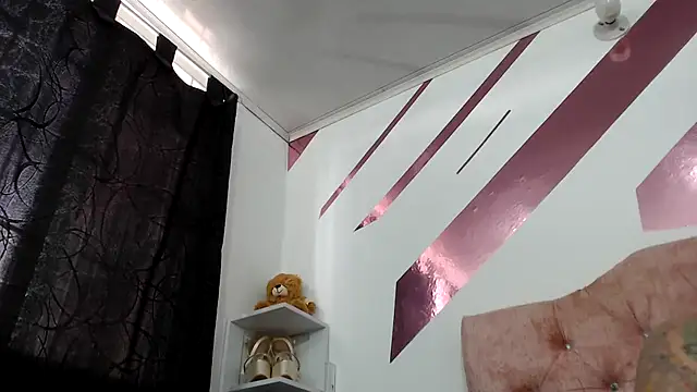 Kitten Hot  online show from 09-27-25, 03:06