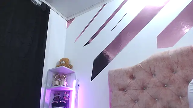 Kitten Hot  online show from 10-02-25, 01:23