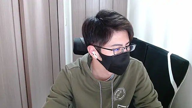 Snapshot of ryota_kkk chatting on 12-19-24, 12:12 ryota kkk online show from 12-19-24, 12:12