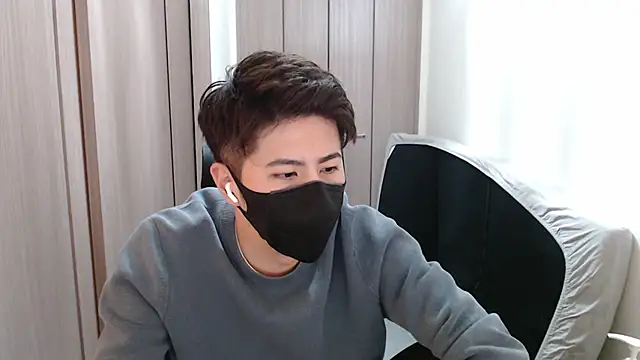 Snapshot of ryota_kkk chatting on 12-27-24, 12:23 ryota kkk online show from 12-27-24, 12:23