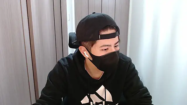 Snapshot of ryota_kkk chatting on 12-29-24, 12:55 ryota kkk online show from 12-29-24, 12:55