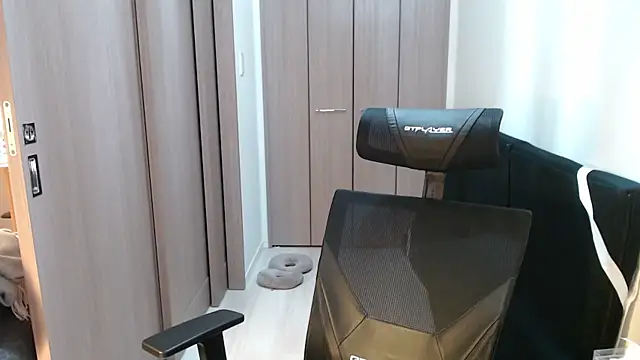 Snapshot of ryota_kkk chatting on 02-16-25, 01:27 ryota kkk online show from 02-16-25, 01:27