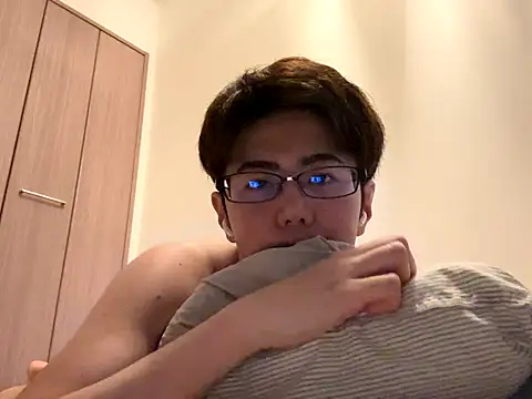 Snapshot of ryota_kkk chatting on 10-16-25, 03:57 ryota kkk online show from 10-16-25, 03:57