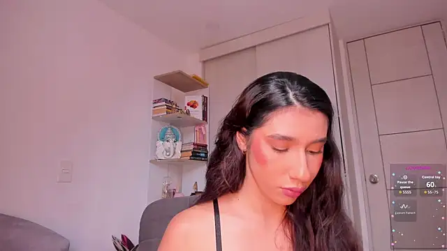 Snapshot of danna_davis18 chatting on 05-30-26, 05:32 danna davis18 online show from 05-30-26, 05:32