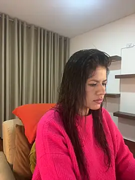 Snapshot of Alice_Biel chatting on 12-24-24, 10:33 Alice Biel online show from 12-24-24, 10:33