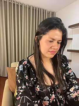 Snapshot of Alice_Biel chatting on 02-01-25, 12:29 Alice Biel online show from 02-01-25, 12:29