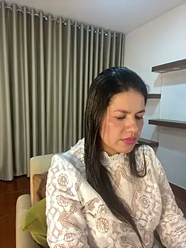 Snapshot of Alice_Biel chatting on 02-01-25, 10:55 Alice Biel online show from 02-01-25, 10:55