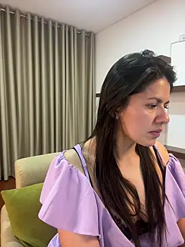 Snapshot of Alice_Biel chatting on 03-02-25, 01:47 Alice Biel online show from 03-02-25, 01:47