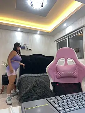 Snapshot of Hot_beauty__ chatting on 06-27-26, 12:59 Hot beauty online show from 06-27-26, 12:59