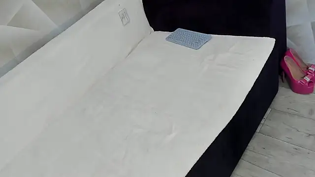 Snapshot of Sweet_Lanaaaaa chatting on 09-30-25, 08:47 Sweet Lanaaaaa online show from 09-30-25, 08:47