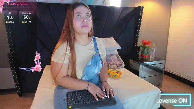 MAHIASMITH13 online show from 10-20-25, 01:11