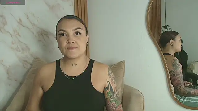 lyn adamns online show from 10-08-25, 01:14